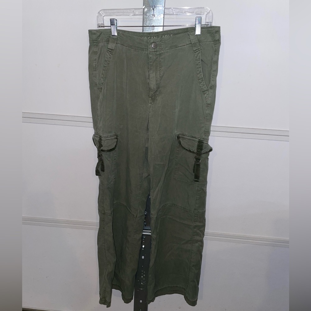 American Eagle Olive Green Cargo Pants - Casual Utility Style
